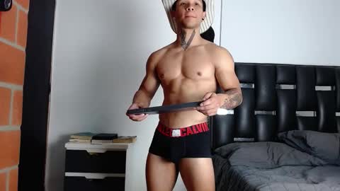 Snapshot of erosscott chatting on March 18, 4:10 pm Eros online show from March 18, 4:10 pm