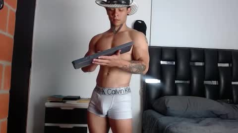 Snapshot of erosscott chatting on March 20, 2:38 am Eros online show from March 20, 2:38 am