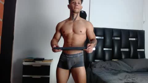 Snapshot of erosscott chatting on April 2, 12:52 am Eros online show from April 2, 12:52 am