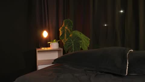 Eros Wild online show from December 3, 11:25 pm