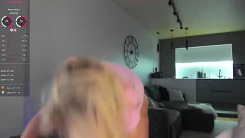 Snapshot of erotic__blondie chatting on February 17, 10:01 am 3 PVT open online show from February 17, 10:01 am