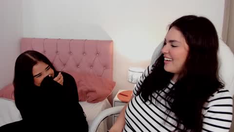 Snapshot of erotic_boobs chatting on December 4, 9:02 pm Karen online show from December 4, 9:02 pm