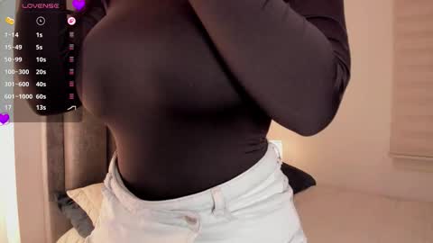 Snapshot of erotic_boobs chatting on October 3, 1:46 am Karen online show from October 3, 1:46 am