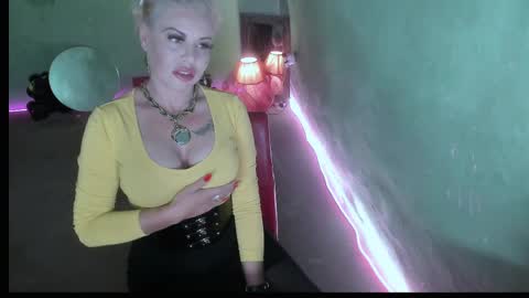Snapshot of erotic_dessire chatting on April 10, 7:07 pm Eve online show from April 10, 7:07 pm