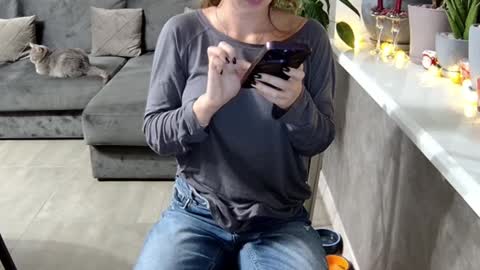Snapshot of erotic_vibe chatting on December 14, 2:31 pm Melissa online show from December 14, 2:31 pm