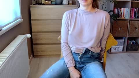 Snapshot of erotic_vibe chatting on December 17, 1:05 pm Melissa online show from December 17, 1:05 pm