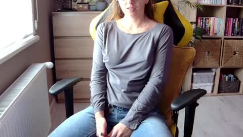 Snapshot of erotic_vibe chatting on December 19, 9:40 am Melissa online show from December 19, 9:40 am