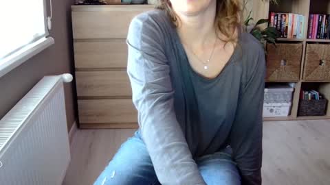 Snapshot of erotic_vibe chatting on December 19, 12:45 pm Melissa online show from December 19, 12:45 pm