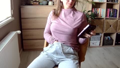 Snapshot of erotic_vibe chatting on December 20, 12:16 pm Melissa online show from December 20, 12:16 pm