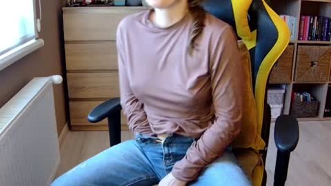 Snapshot of erotic_vibe chatting on December 23, 1:13 pm Melissa online show from December 23, 1:13 pm