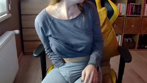 Snapshot of erotic_vibe chatting on January 1, 3:24 pm Melissa online show from January 1, 3:24 pm