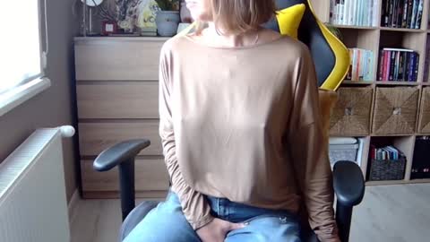 Snapshot of erotic_vibe chatting on February 5, 9:46 am Melissa online show from February 5, 9:46 am