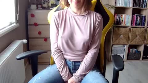 Snapshot of erotic_vibe chatting on February 15, 10:00 am Melissa online show from February 15, 10:00 am