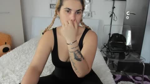eroticsensualkitty4u online show from December 7, 8:11 am