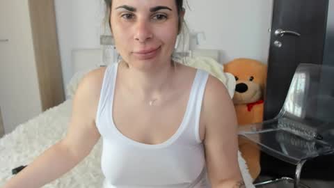eroticsensualkitty4u online show from April 27, 6:22 am