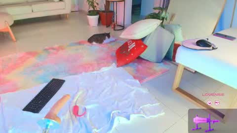 TINY  online show from December 21, 1:57 am