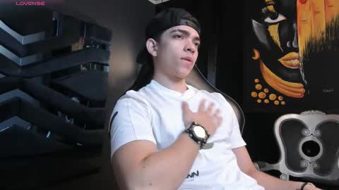 Snapshot of eryonbradley chatting on October 16, 11:22 am Eryon online show from October 16, 11:22 am