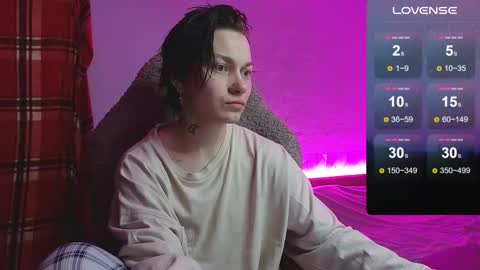 esajukyy online show from October 24, 11:50 am