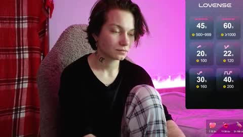 esajukyy online show from November 8, 8:25 am