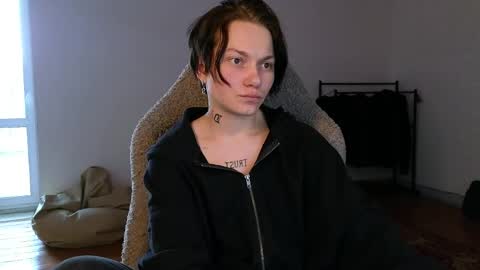 esajukyy online show from May 13, 10:56 am