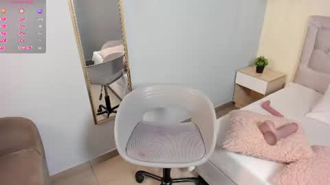 Escarlet online show from June 12, 12:48 pm