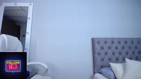 Snapshot of esdeath_cute chatting on January 14, 4:40 am liz online show from January 14, 4:40 am