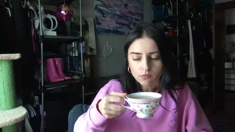 esimaralda online show from May 4, 2:57 pm