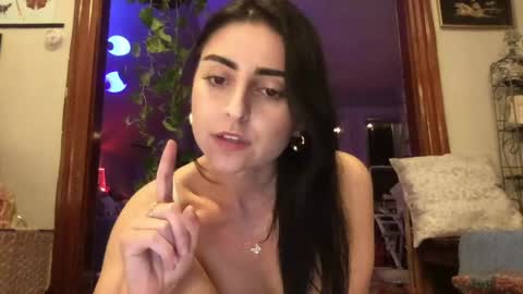 esimaralda online show from May 6, 1:14 am