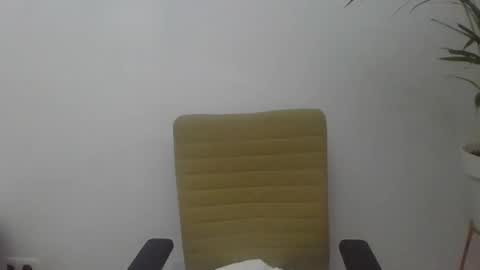 Snapshot of eskgira49 chatting on October 5, 5:28 am eskgira49 online show from October 5, 5:28 am