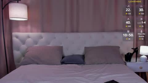 esme_fox online show from May 18, 5:30 pm