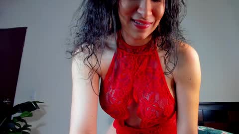 Snapshot of esmeralda_h chatting on December 20, 3:47 am K E Y R A independent model online show from December 20, 3:47 am