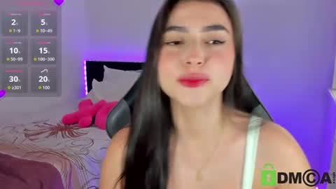 Snapshot of esmeralda_le chatting on July 16, 8:26 pm Esmeralda online show from July 16, 8:26 pm