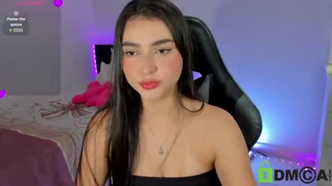 Snapshot of esmeralda_le chatting on July 19, 12:31 pm Esmeralda online show from July 19, 12:31 pm