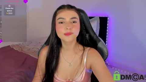 Snapshot of esmeralda_le chatting on July 28, 8:23 pm Esmeralda online show from July 28, 8:23 pm