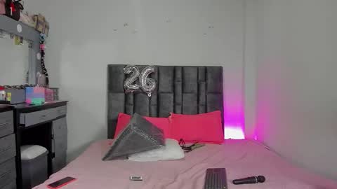 Perla online show from February 19, 4:52 am