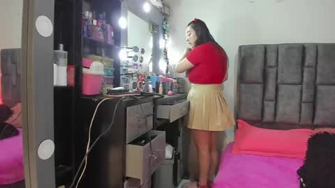 Perla online show from May 4, 9:22 pm