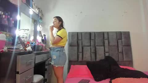 Perla online show from May 13, 5:49 am