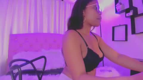 Snapshot of esmeraldabell_ chatting on March 25, 8:48 pm Esmeralda online show from March 25, 8:48 pm