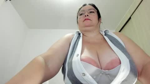 Esmeralda online show from February 28, 1:58 am