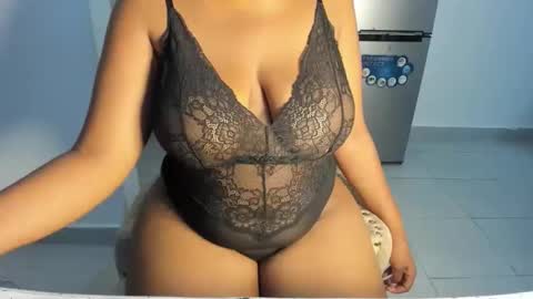 Esme online show from December 19, 4:14 pm