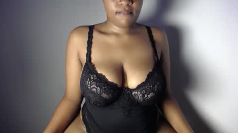 Esme online show from May 10, 11:15 am