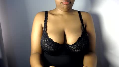 Snapshot of esmeray_ chatting on July 7, 9:24 am Esme online show from July 7, 9:24 am