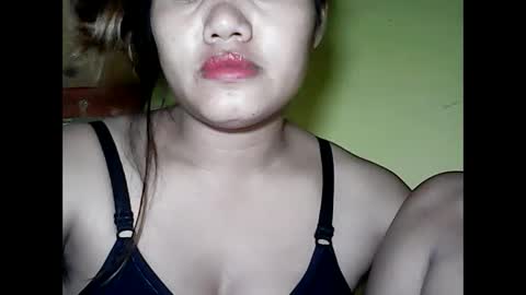 Snapshot of especialgirl_28 chatting on December 15, 2:27 pm especialgirl_28 online show from December 15, 2:27 pm
