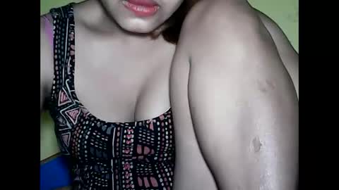 Snapshot of especialgirl_28 chatting on December 22, 4:17 pm especialgirl_28 online show from December 22, 4:17 pm