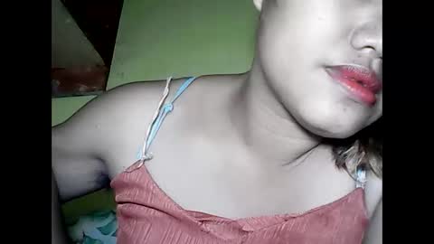 Snapshot of especialgirl_28 chatting on December 24, 3:47 pm especialgirl_28 online show from December 24, 3:47 pm