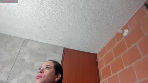 Snapshot of esperancita4570 chatting on January 1, 2:09 am HOPE online show from January 1, 2:09 am