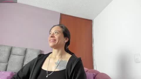 Snapshot of esperancita4570 chatting on March 2, 1:15 am HOPE online show from March 2, 1:15 am