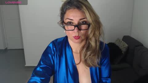 Juliana online show from January 3, 10:52 am