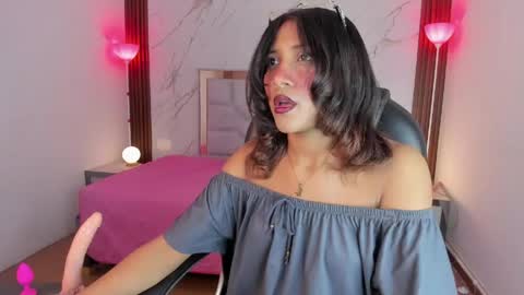 esperanzamora online show from May 19, 12:00 pm
