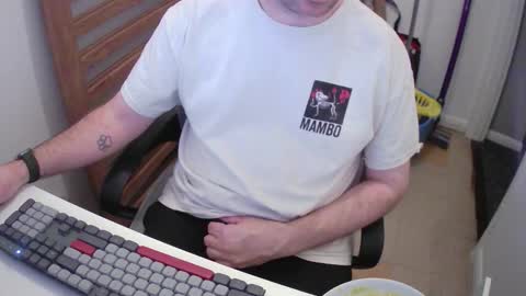 Snapshot of essex_wild chatting on December 18, 9:10 pm Morph online show from December 18, 9:10 pm